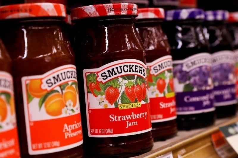 Nhà sản xuất mứt Smucker’s thừa nhận tên của họ xấu xí, nhưng chất lượng rất tốt. 